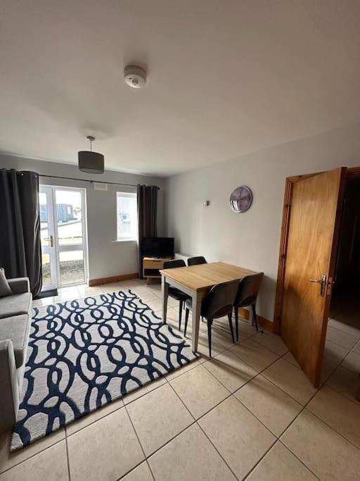 Snug Apartment Centrally Located Galway Bagian luar foto
